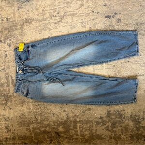 Stylish Women's Denim Cropped Jeans